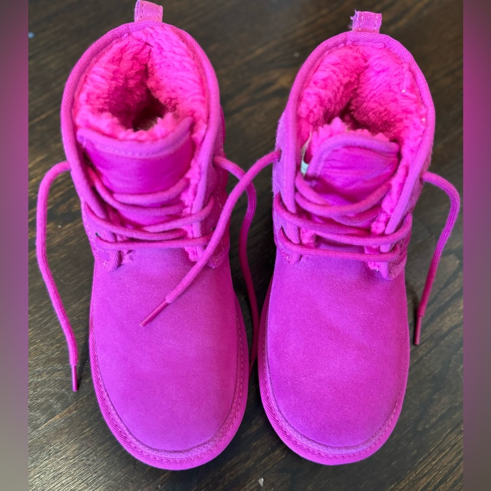 Ugg Girls Neumel II  Rock Rose Girls Boots Size 5